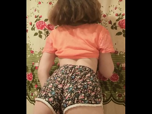 ❤️ Dhallaan yar oo sexy ah oo iska siibaysa surwaalka gaaban ee kamarada ☑ Muqaal dabada %so.creditme.top ️❤